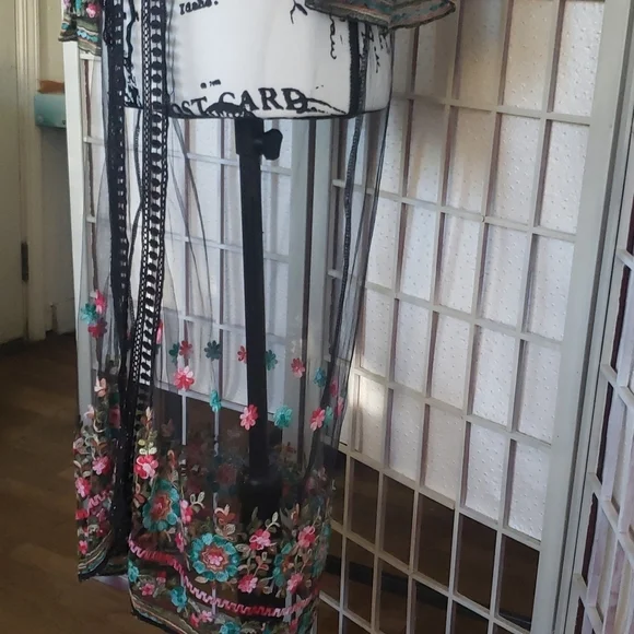 Asha sheer embroidery sleeves and bottom open kimono one size - Picture 6 of 8